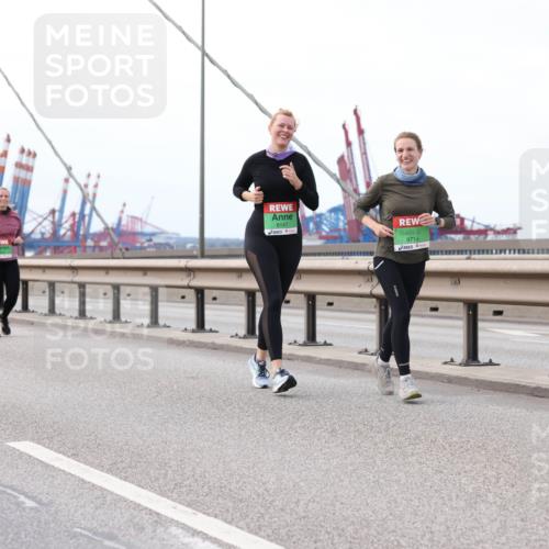 03.10.2025 - Köhlbrandbrückenlauf Lena Gebhardt http://msf.ph/oto/9130938 03.10.2025 16:06:53 Position 2 8147, 9714 meine-sportfotos.de
