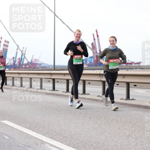 03.10.2025 - Köhlbrandbrückenlauf Lena Gebhardt http://msf.ph/oto/9130940 03.10.2025 16:06:53 Position 2 8147, 9714 meine-sportfotos.de