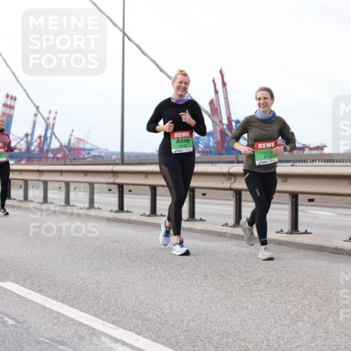 03.10.2025 - Köhlbrandbrückenlauf Lena Gebhardt http://msf.ph/oto/9130944 03.10.2025 16:06:53 Position 2 8147, 9714 meine-sportfotos.de