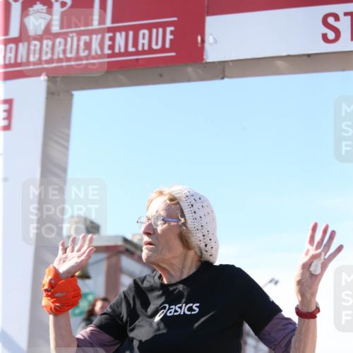 03.10.2025 - Köhlbrandbrückenlauf Jannik Wohlers http://msf.ph/oto/9130945 03.10.2025 13:48:23 Ziel 4824, 5735, 6164, 6165 meine-sportfotos.de