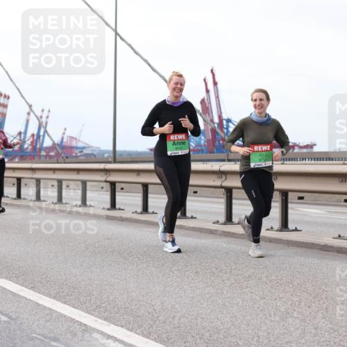 03.10.2025 - Köhlbrandbrückenlauf Lena Gebhardt http://msf.ph/oto/9130947 03.10.2025 16:06:53 Position 2 8147, 9714 meine-sportfotos.de