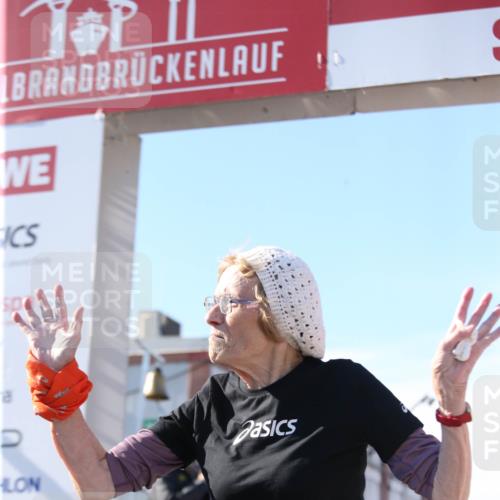 03.10.2025 - Köhlbrandbrückenlauf Jannik Wohlers http://msf.ph/oto/9130948 03.10.2025 13:48:23 Ziel 4824, 5735, 6164, 6165 meine-sportfotos.de