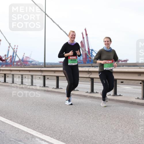 03.10.2025 - Köhlbrandbrückenlauf Lena Gebhardt http://msf.ph/oto/9130951 03.10.2025 16:06:53 Position 2 8147, 9714 meine-sportfotos.de