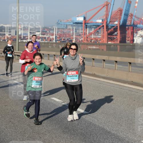 03.10.2025 - Köhlbrandbrückenlauf Yannick Fuchs http://msf.ph/oto/9130955 03.10.2025 09:03:14 Position 2 2898, 2899 meine-sportfotos.de