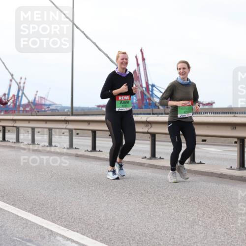 03.10.2025 - Köhlbrandbrückenlauf Lena Gebhardt http://msf.ph/oto/9130956 03.10.2025 16:06:53 Position 2 8147, 9714 meine-sportfotos.de