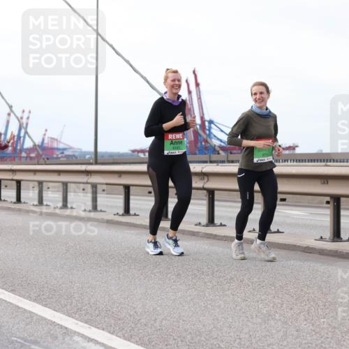 03.10.2025 - Köhlbrandbrückenlauf Lena Gebhardt http://msf.ph/oto/9130960 03.10.2025 16:06:53 Position 2 8147, 15, 3, 9714 meine-sportfotos.de