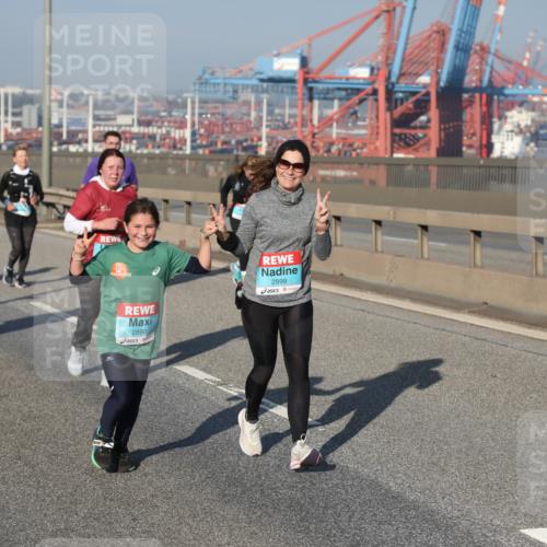 03.10.2025 - Köhlbrandbrückenlauf Yannick Fuchs http://msf.ph/oto/9130962 03.10.2025 09:03:15 Position 2 2898, 2899 meine-sportfotos.de