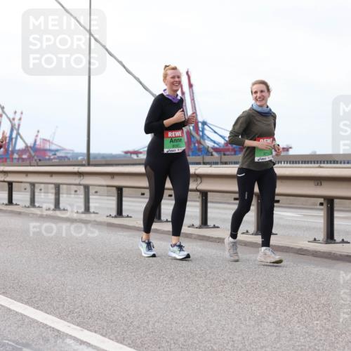 03.10.2025 - Köhlbrandbrückenlauf Lena Gebhardt http://msf.ph/oto/9130965 03.10.2025 16:06:53 Position 2 8147, 9714 meine-sportfotos.de