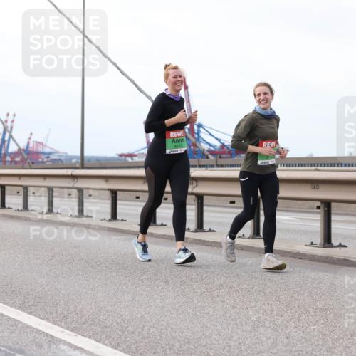 03.10.2025 - Köhlbrandbrückenlauf Lena Gebhardt http://msf.ph/oto/9130968 03.10.2025 16:06:53 Position 2 8147, 971 meine-sportfotos.de