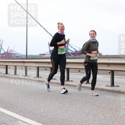 03.10.2025 - Köhlbrandbrückenlauf Lena Gebhardt http://msf.ph/oto/9130972 03.10.2025 16:06:53 Position 2 8147 meine-sportfotos.de