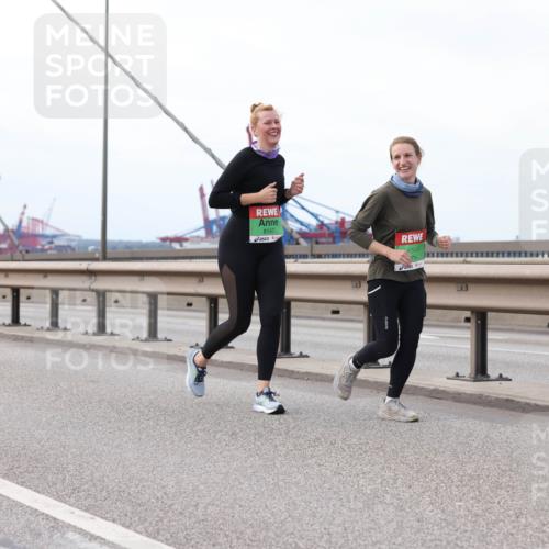 03.10.2025 - Köhlbrandbrückenlauf Lena Gebhardt http://msf.ph/oto/9130977 03.10.2025 16:06:53 Position 2 8147, 43 meine-sportfotos.de