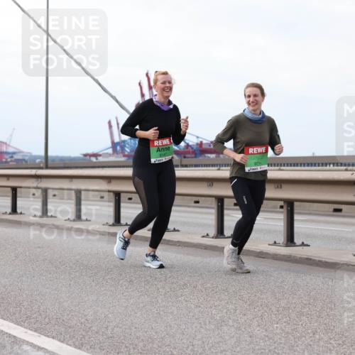 03.10.2025 - Köhlbrandbrückenlauf Lena Gebhardt http://msf.ph/oto/9130985 03.10.2025 16:06:53 Position 2 8147, 9714 meine-sportfotos.de