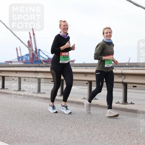 03.10.2025 - Köhlbrandbrückenlauf Lena Gebhardt http://msf.ph/oto/9130994 03.10.2025 16:06:54 Position 2 8147, 971 meine-sportfotos.de