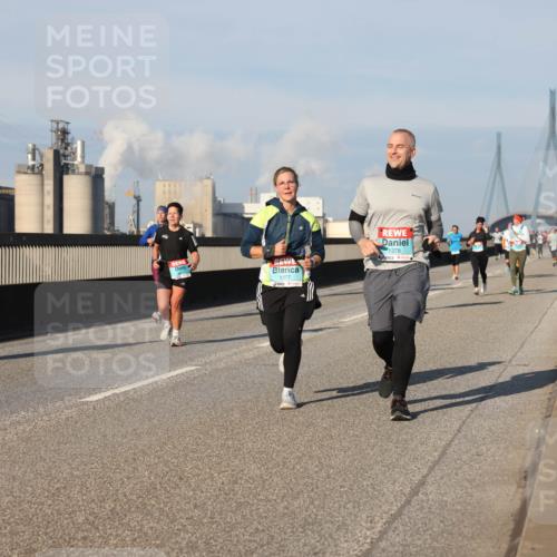 03.10.2025 - Köhlbrandbrückenlauf Lena Gebhardt http://msf.ph/oto/9130997 03.10.2025 09:49:48 Position 2  meine-sportfotos.de