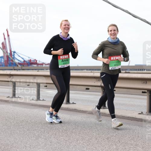 03.10.2025 - Köhlbrandbrückenlauf Lena Gebhardt http://msf.ph/oto/9130998 03.10.2025 16:06:54 Position 2 8147, 9714, 111 meine-sportfotos.de