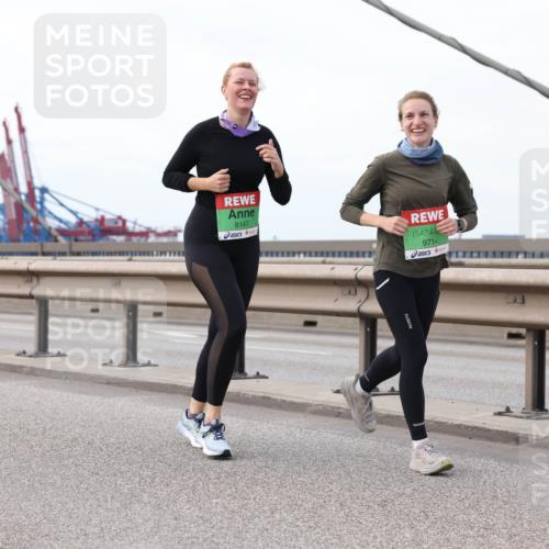 03.10.2025 - Köhlbrandbrückenlauf Lena Gebhardt http://msf.ph/oto/9131000 03.10.2025 16:06:54 Position 2 8147, 9714 meine-sportfotos.de