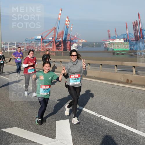 03.10.2025 - Köhlbrandbrückenlauf Yannick Fuchs http://msf.ph/oto/9131002 03.10.2025 09:03:16 Position 2 2898, 2899 meine-sportfotos.de