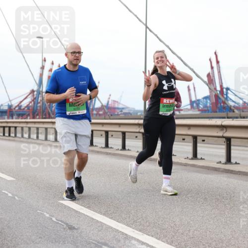 03.10.2025 - Köhlbrandbrückenlauf Lena Gebhardt http://msf.ph/oto/9131005 03.10.2025 16:06:55 Position 2 9255, 818 meine-sportfotos.de