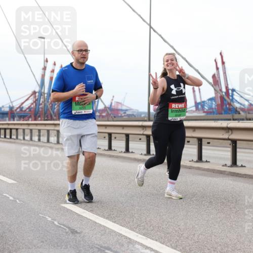 03.10.2025 - Köhlbrandbrückenlauf Lena Gebhardt http://msf.ph/oto/9131007 03.10.2025 16:06:55 Position 2 9255, 8186 meine-sportfotos.de