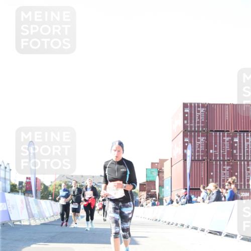 03.10.2025 - Köhlbrandbrückenlauf Jannik Wohlers http://msf.ph/oto/9131008 03.10.2025 13:48:47 Ziel 5581 meine-sportfotos.de