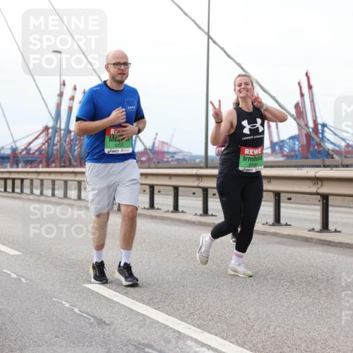 03.10.2025 - Köhlbrandbrückenlauf Lena Gebhardt http://msf.ph/oto/9131012 03.10.2025 16:06:55 Position 2 9255, 8186 meine-sportfotos.de