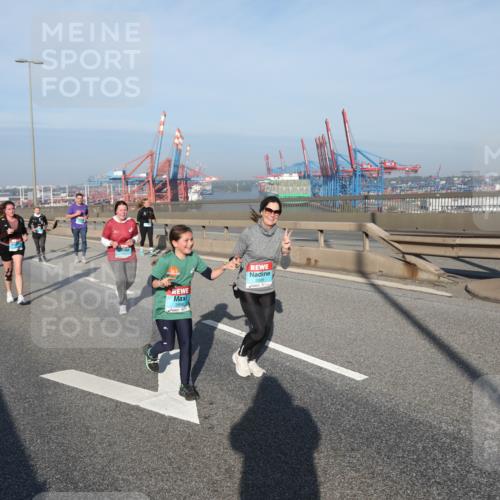 03.10.2025 - Köhlbrandbrückenlauf Yannick Fuchs http://msf.ph/oto/9131013 03.10.2025 09:03:16 Position 2  meine-sportfotos.de