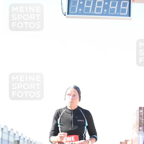 03.10.2025 - Köhlbrandbrückenlauf Jannik Wohlers http://msf.ph/oto/9131020 03.10.2025 13:48:49 Ziel 4157, 5216, 5497, 5581 meine-sportfotos.de