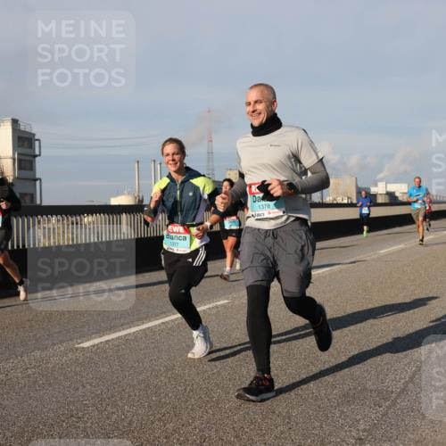 03.10.2025 - Köhlbrandbrückenlauf Lena Gebhardt http://msf.ph/oto/9131021 03.10.2025 09:49:50 Position 2 1377, 1378 meine-sportfotos.de