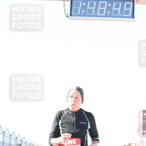 03.10.2025 - Köhlbrandbrückenlauf Jannik Wohlers http://msf.ph/oto/9131022 03.10.2025 13:48:49 Ziel 4157, 5216, 5497, 5581 meine-sportfotos.de