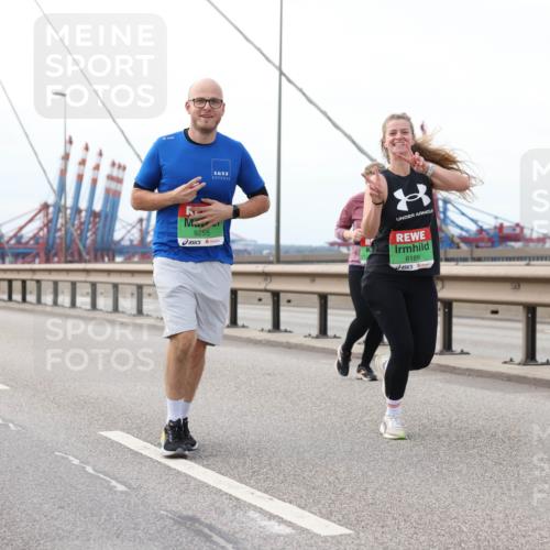 03.10.2025 - Köhlbrandbrückenlauf Lena Gebhardt http://msf.ph/oto/9131026 03.10.2025 16:06:56 Position 2 9255, 8186 meine-sportfotos.de