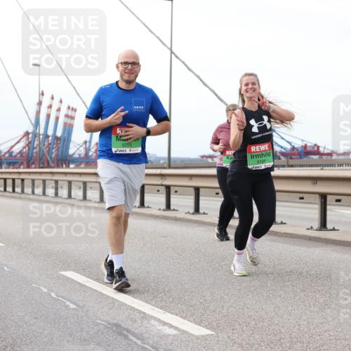 03.10.2025 - Köhlbrandbrückenlauf Lena Gebhardt http://msf.ph/oto/9131029 03.10.2025 16:06:56 Position 2 9255, 8186 meine-sportfotos.de
