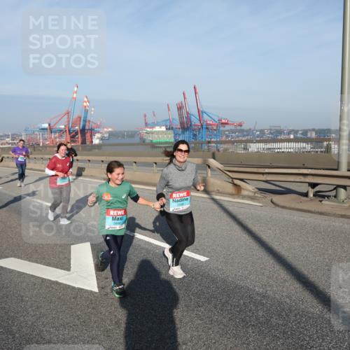 03.10.2025 - Köhlbrandbrückenlauf Yannick Fuchs http://msf.ph/oto/9131033 03.10.2025 09:03:17 Position 2 2898, 2899 meine-sportfotos.de