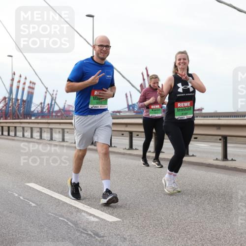 03.10.2025 - Köhlbrandbrückenlauf Lena Gebhardt http://msf.ph/oto/9131035 03.10.2025 16:06:56 Position 2 9255, 8186 meine-sportfotos.de