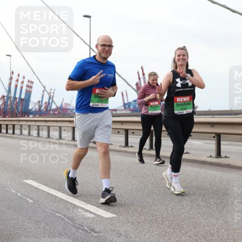 03.10.2025 - Köhlbrandbrückenlauf Lena Gebhardt http://msf.ph/oto/9131036 03.10.2025 16:06:56 Position 2 9255, 8186 meine-sportfotos.de