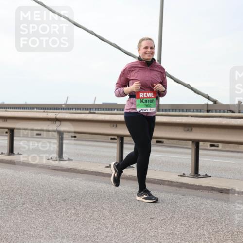 03.10.2025 - Köhlbrandbrückenlauf Lena Gebhardt http://msf.ph/oto/9131042 03.10.2025 16:06:58 Position 2 7833 meine-sportfotos.de