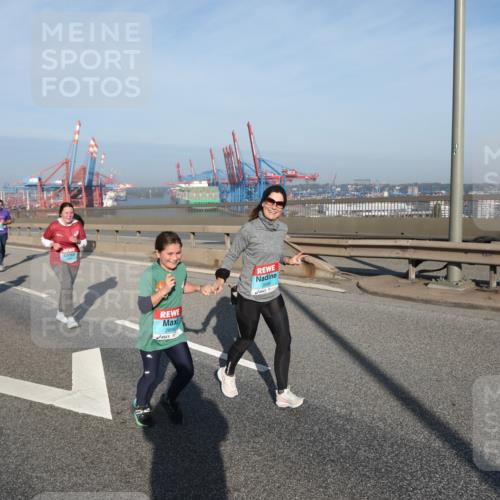 03.10.2025 - Köhlbrandbrückenlauf Yannick Fuchs http://msf.ph/oto/9131044 03.10.2025 09:03:17 Position 2 2898 meine-sportfotos.de