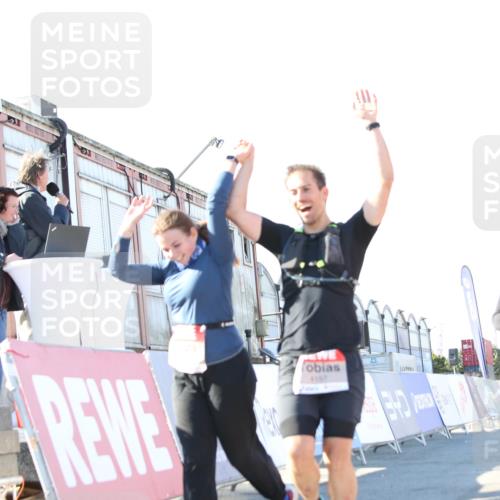 03.10.2025 - Köhlbrandbrückenlauf Jannik Wohlers http://msf.ph/oto/9131047 03.10.2025 13:48:54 Ziel 4157, 4273, 5216, 5497, 5581, 6096 meine-sportfotos.de