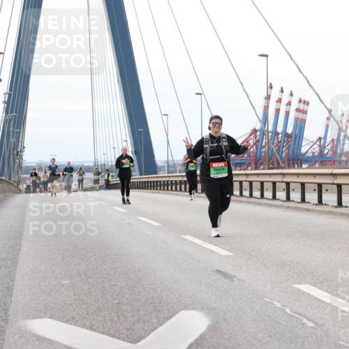 03.10.2025 - Köhlbrandbrückenlauf Lena Gebhardt http://msf.ph/oto/9131056 03.10.2025 16:07:00 Position 2  meine-sportfotos.de