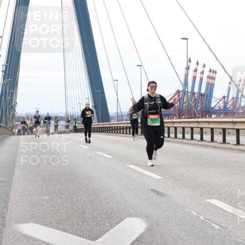 03.10.2025 - Köhlbrandbrückenlauf Lena Gebhardt http://msf.ph/oto/9131057 03.10.2025 16:07:00 Position 2  meine-sportfotos.de