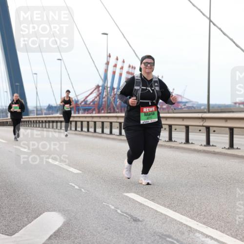03.10.2025 - Köhlbrandbrückenlauf Lena Gebhardt http://msf.ph/oto/9131065 03.10.2025 16:07:02 Position 2 8510 meine-sportfotos.de