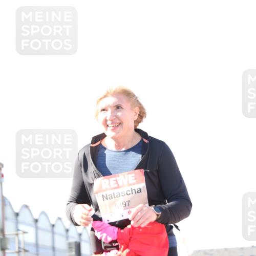 03.10.2025 - Köhlbrandbrückenlauf Jannik Wohlers http://msf.ph/oto/9131066 03.10.2025 13:48:56 Ziel 4157, 4273, 5216, 5497, 5581, 6096 meine-sportfotos.de