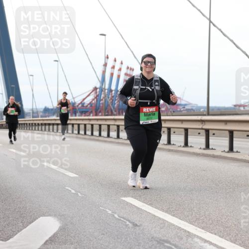 03.10.2025 - Köhlbrandbrückenlauf Lena Gebhardt http://msf.ph/oto/9131069 03.10.2025 16:07:02 Position 2 8510 meine-sportfotos.de