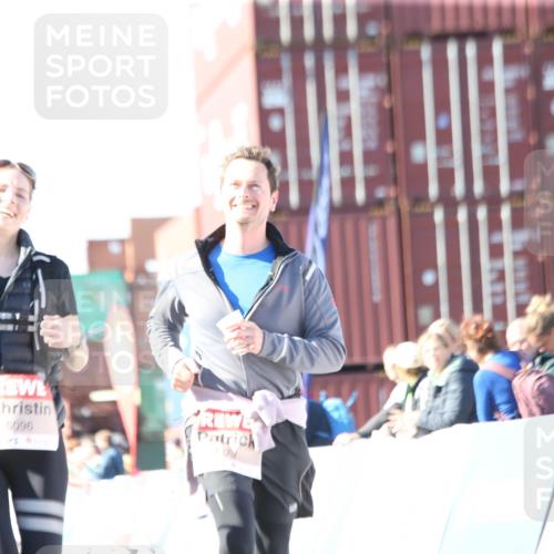03.10.2025 - Köhlbrandbrückenlauf Jannik Wohlers http://msf.ph/oto/9131072 03.10.2025 13:48:57 Ziel 4157, 4273, 5216, 5497, 5581, 6096 meine-sportfotos.de