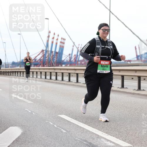 03.10.2025 - Köhlbrandbrückenlauf Lena Gebhardt http://msf.ph/oto/9131073 03.10.2025 16:07:03 Position 2 8510 meine-sportfotos.de