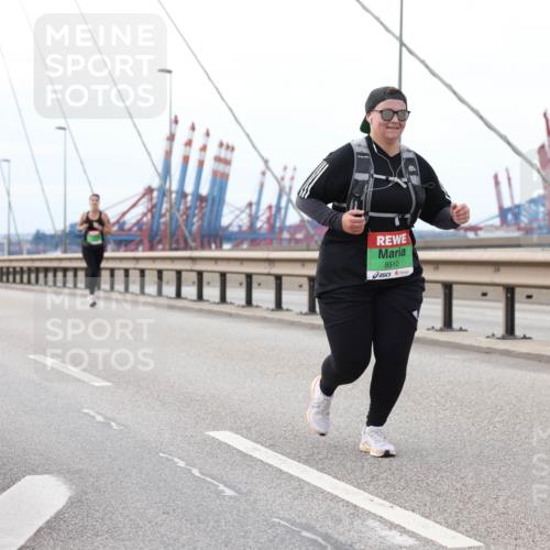 03.10.2025 - Köhlbrandbrückenlauf Lena Gebhardt http://msf.ph/oto/9131076 03.10.2025 16:07:03 Position 2 8510 meine-sportfotos.de
