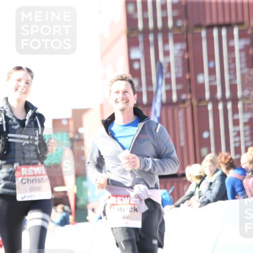 03.10.2025 - Köhlbrandbrückenlauf Jannik Wohlers http://msf.ph/oto/9131078 03.10.2025 13:48:57 Ziel 4157, 4273, 5216, 5497, 5581, 6096 meine-sportfotos.de