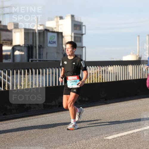 03.10.2025 - Köhlbrandbrückenlauf Lena Gebhardt http://msf.ph/oto/9131083 03.10.2025 09:49:52 Position 2 2671 meine-sportfotos.de