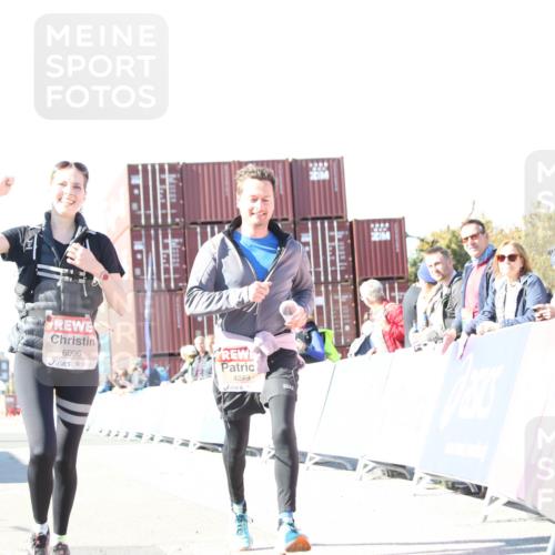 03.10.2025 - Köhlbrandbrückenlauf Jannik Wohlers http://msf.ph/oto/9131092 03.10.2025 13:48:59 Ziel 4157, 4273, 5216, 5497, 6096 meine-sportfotos.de