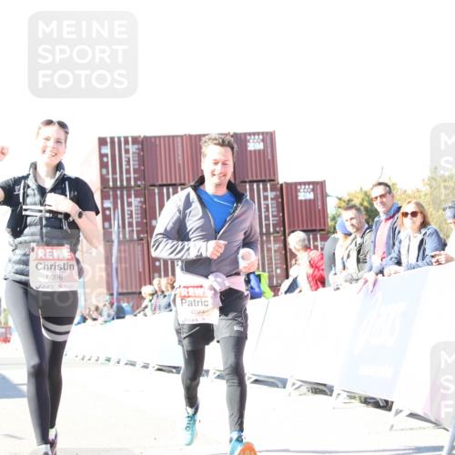 03.10.2025 - Köhlbrandbrückenlauf Jannik Wohlers http://msf.ph/oto/9131095 03.10.2025 13:48:59 Ziel 4157, 4273, 5216, 5497, 6096 meine-sportfotos.de
