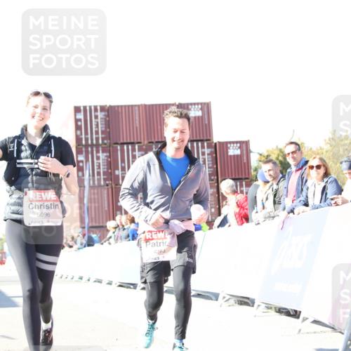 03.10.2025 - Köhlbrandbrückenlauf Jannik Wohlers http://msf.ph/oto/9131096 03.10.2025 13:48:59 Ziel 4157, 4273, 5216, 5497, 6096 meine-sportfotos.de